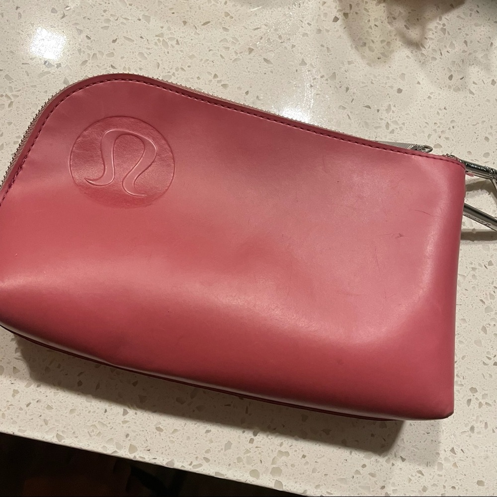 Lululemon Off the Mat 2L zipper pouch